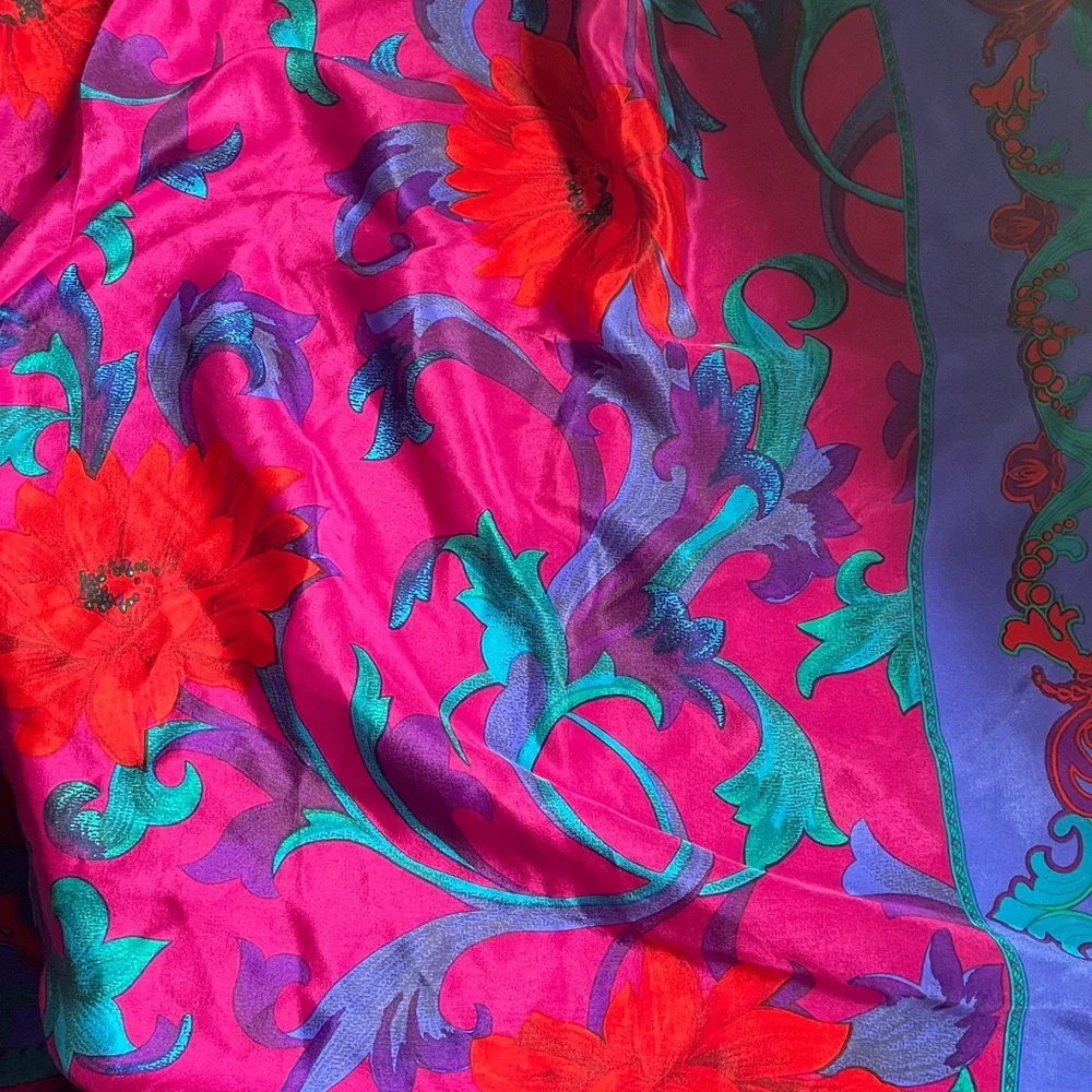 VTG L. CLAIBORNE SILK SCARF
